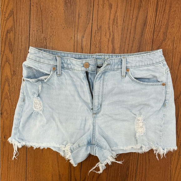 Women’s shorts size 10/30. Great condition. - Picture 1 of 3